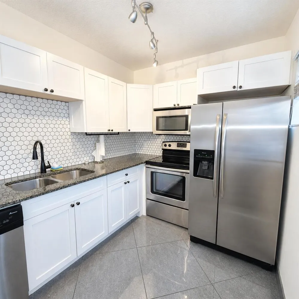3709 S Olive Avenue #301 Central Dr West Palm Beach, FL 33405