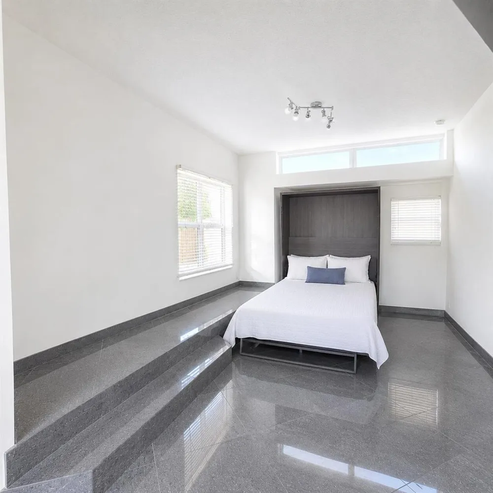 3709 S Olive Avenue #301 Central Dr West Palm Beach, FL 33405