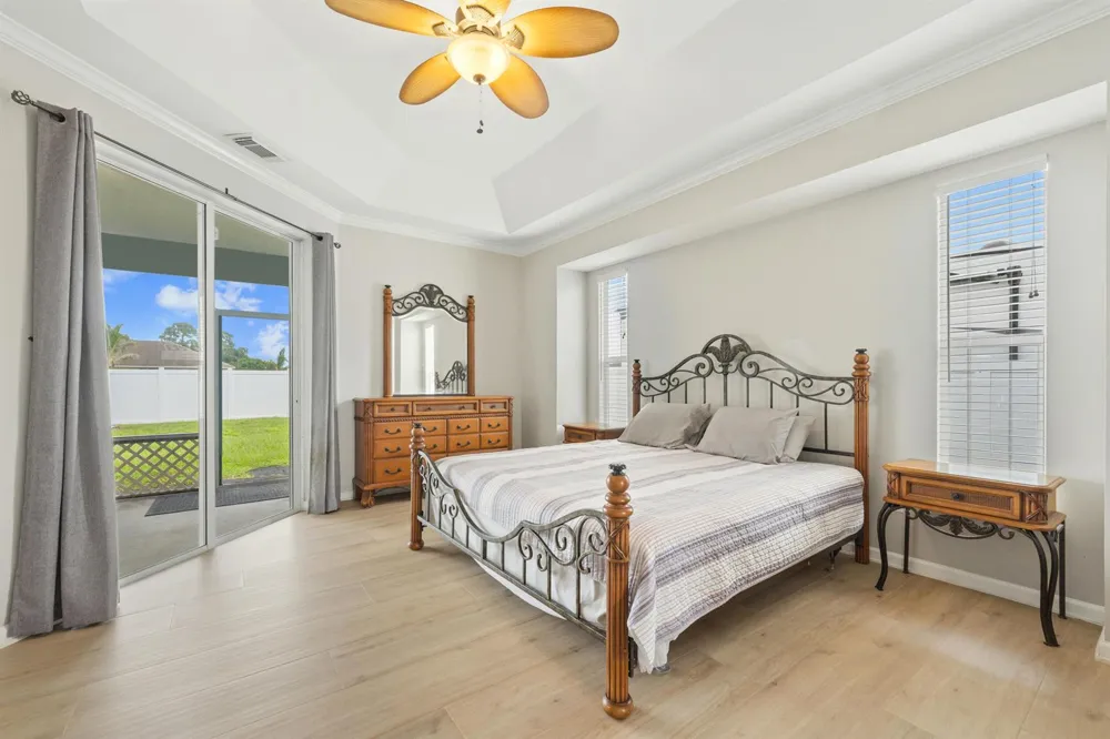 1043 SW IDOL AVENUE Port St. Lucie, FL 34953