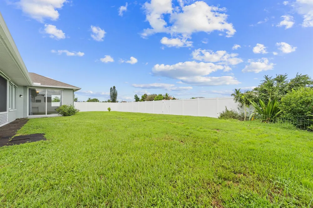 1043 SW IDOL AVENUE Port St. Lucie, FL 34953