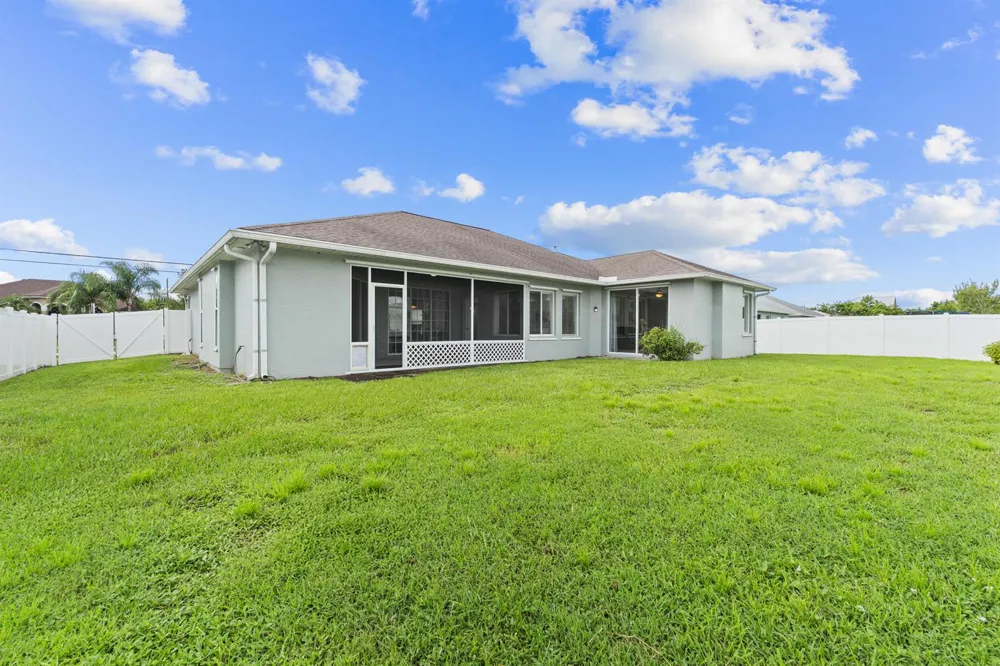 1043 SW IDOL AVENUE Port St. Lucie, FL 34953