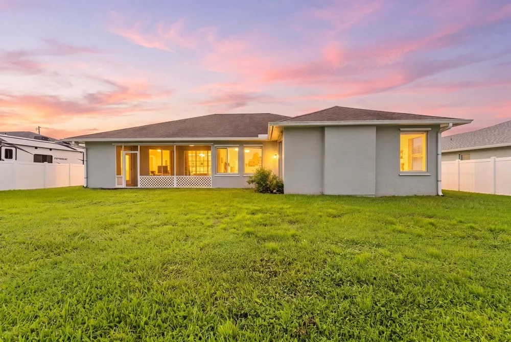 1043 SW IDOL AVENUE Port St. Lucie, FL 34953