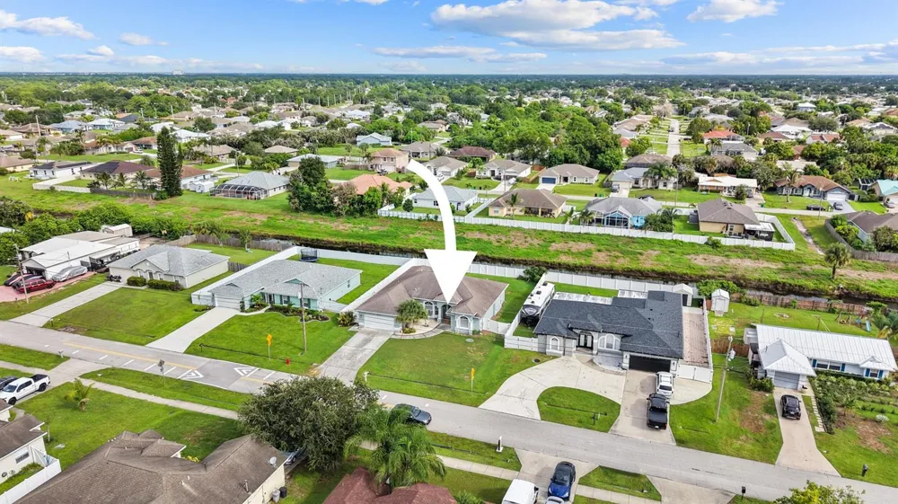 1043 SW IDOL AVENUE Port St. Lucie, FL 34953