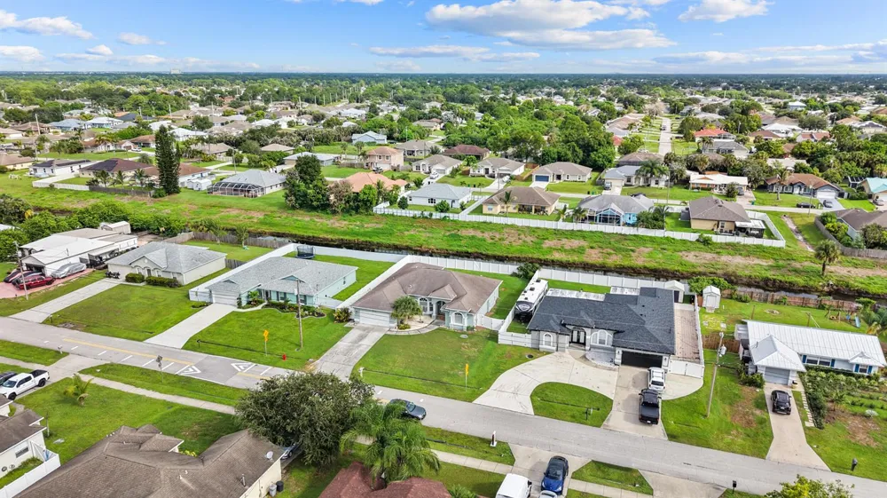 1043 SW IDOL AVENUE Port St. Lucie, FL 34953