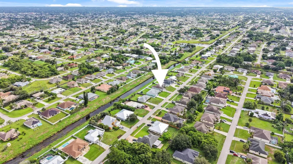 1043 SW IDOL AVENUE Port St. Lucie, FL 34953