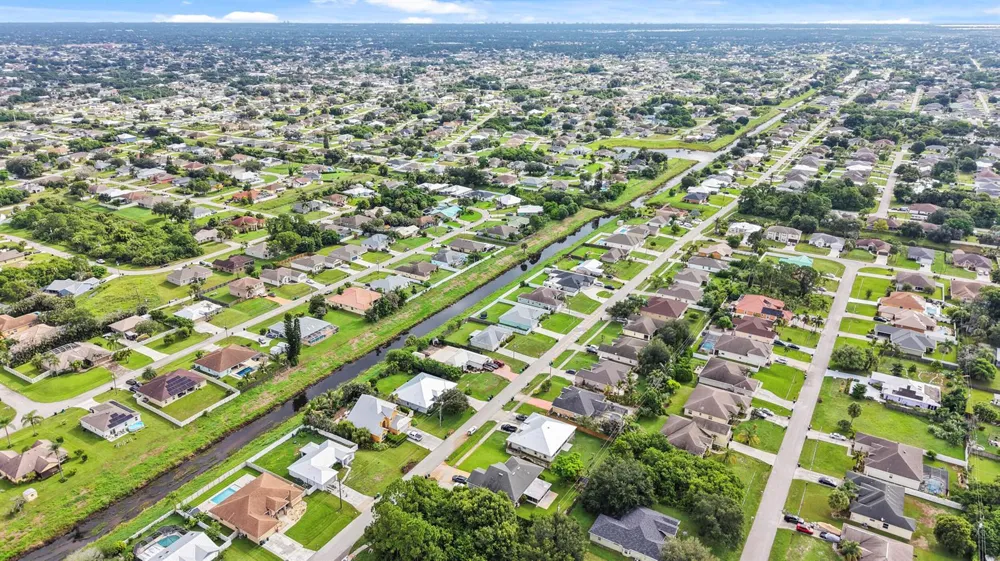 1043 SW IDOL AVENUE Port St. Lucie, FL 34953