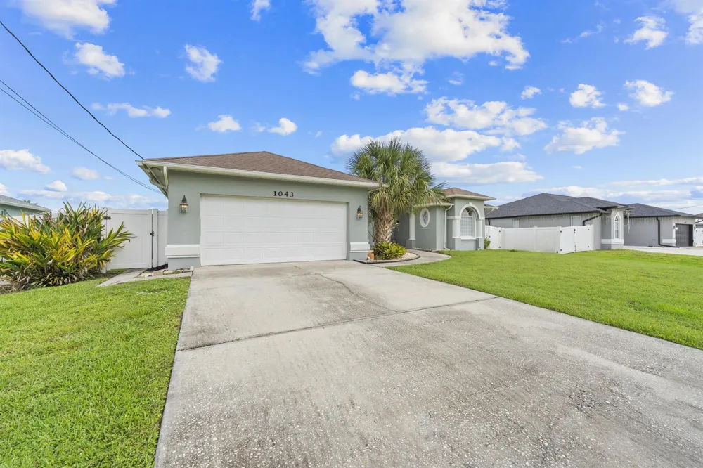 1043 SW IDOL AVENUE Port St. Lucie, FL 34953