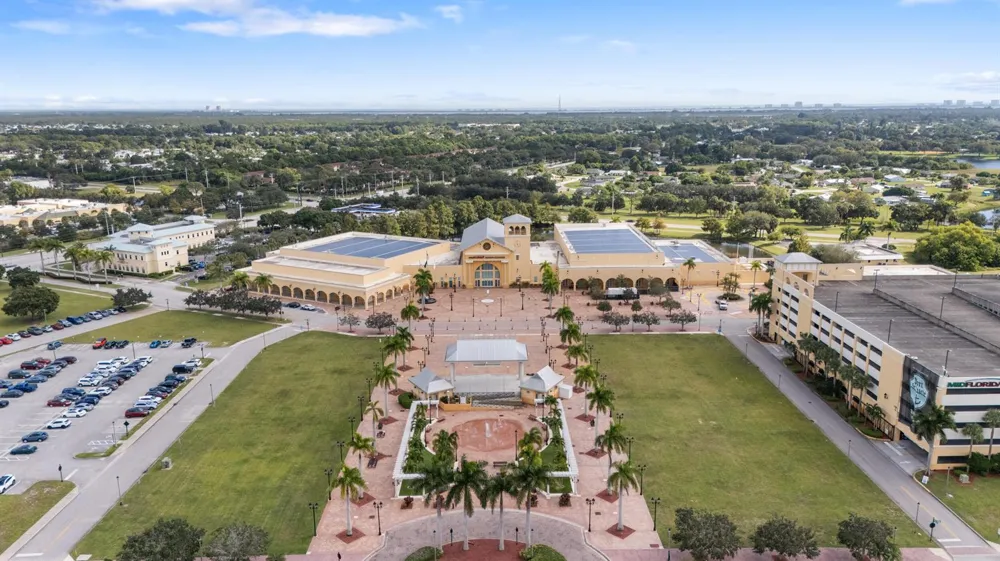 1043 SW IDOL AVENUE Port St. Lucie, FL 34953