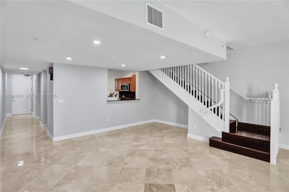 7564 SW 102nd St #211 Pinecrest, FL 33156