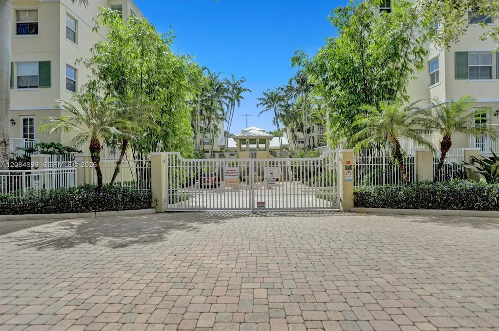 7564 SW 102nd St #211 Pinecrest, FL 33156