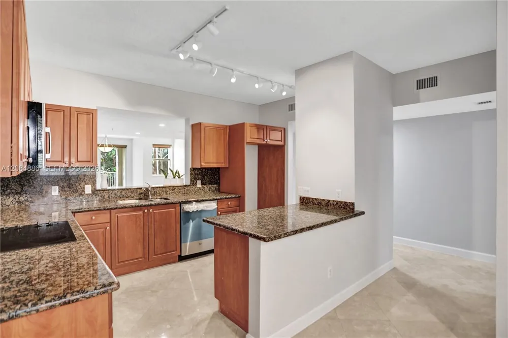7564 SW 102nd St #211 Pinecrest, FL 33156