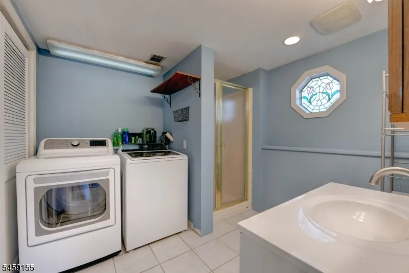 37 Bound Brook Rd Parsippany-Troy Hills, NJ 07054