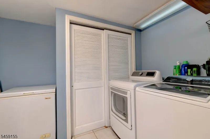 37 Bound Brook Rd Parsippany-Troy Hills, NJ 07054