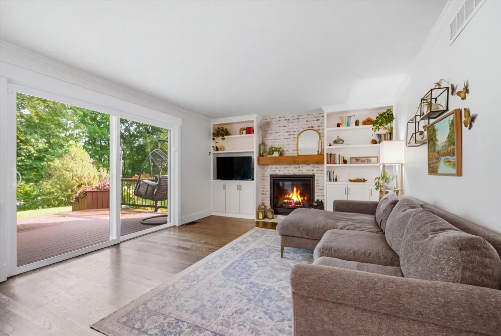 7963 Lake Crest Drive Ypsilanti, MI 48197