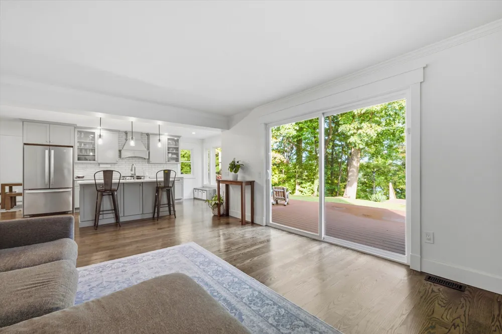 7963 Lake Crest Drive Ypsilanti, MI 48197