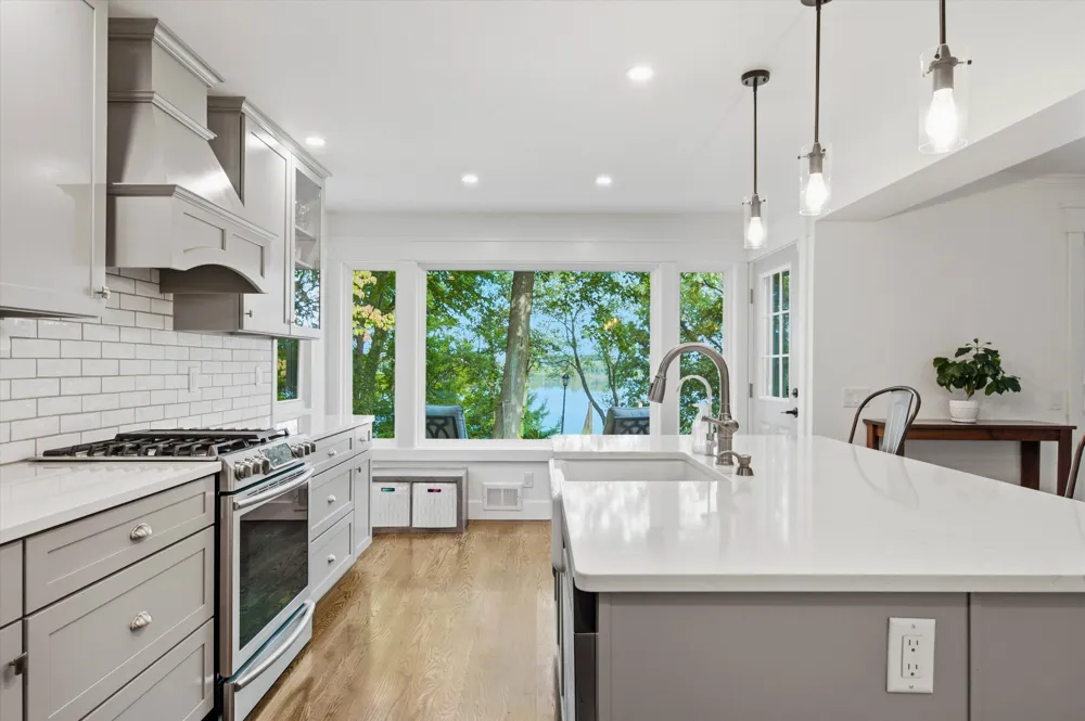 7963 Lake Crest Drive Ypsilanti, MI 48197