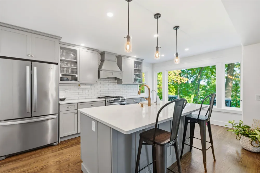 7963 Lake Crest Drive Ypsilanti, MI 48197