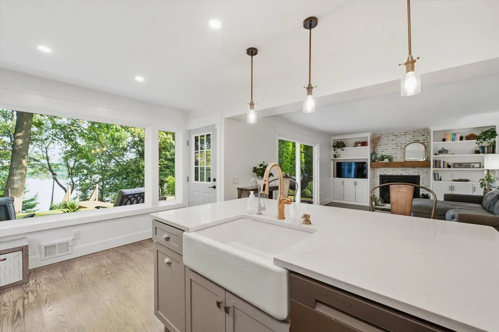 7963 Lake Crest Drive Ypsilanti, MI 48197