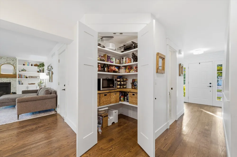 7963 Lake Crest Drive Ypsilanti, MI 48197