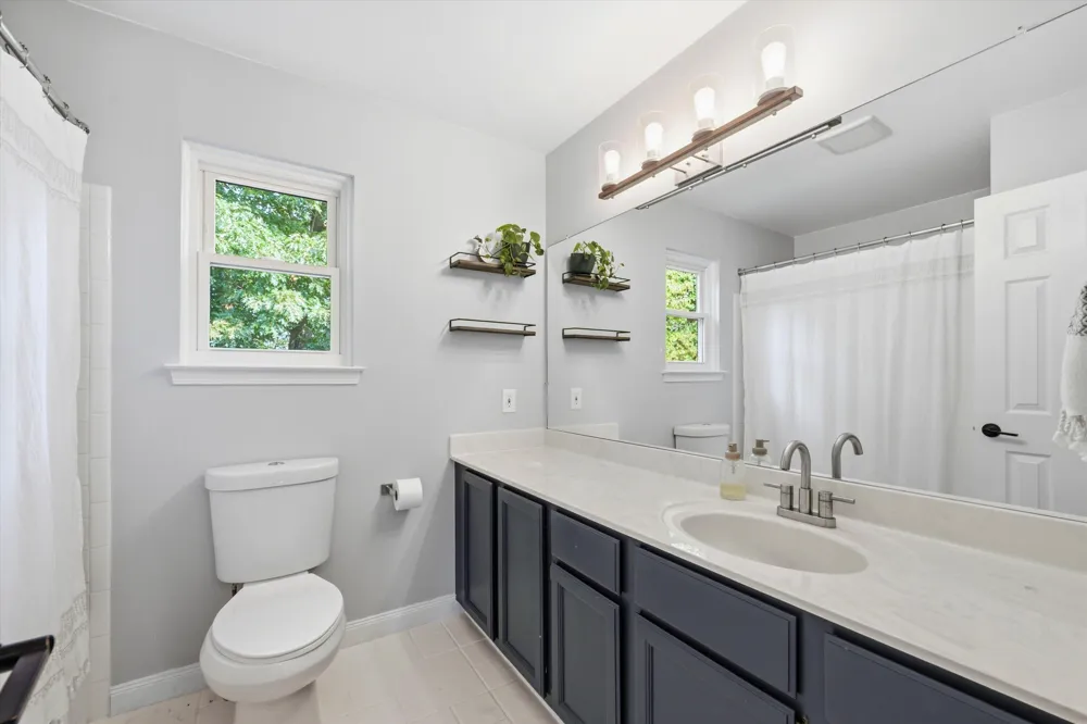 7963 Lake Crest Drive Ypsilanti, MI 48197