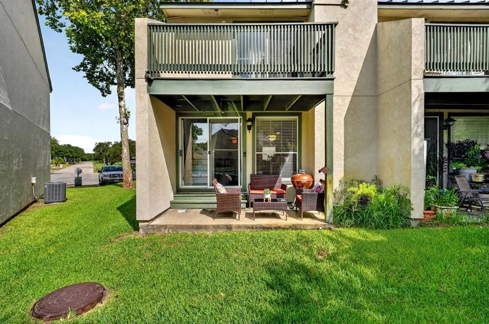 302 Saint Andrews Street #H101 Rockport, TX 78382