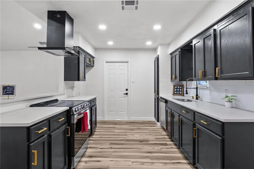 5718 Crestgrove Drive Corpus Christi, TX 78415