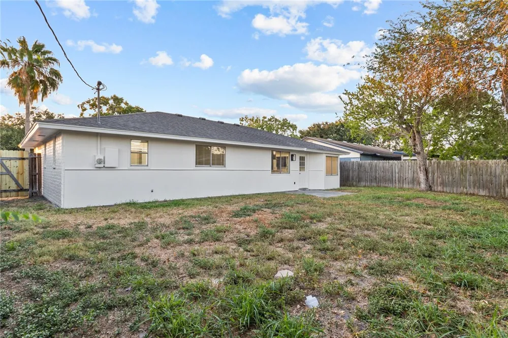 5718 Crestgrove Drive Corpus Christi, TX 78415
