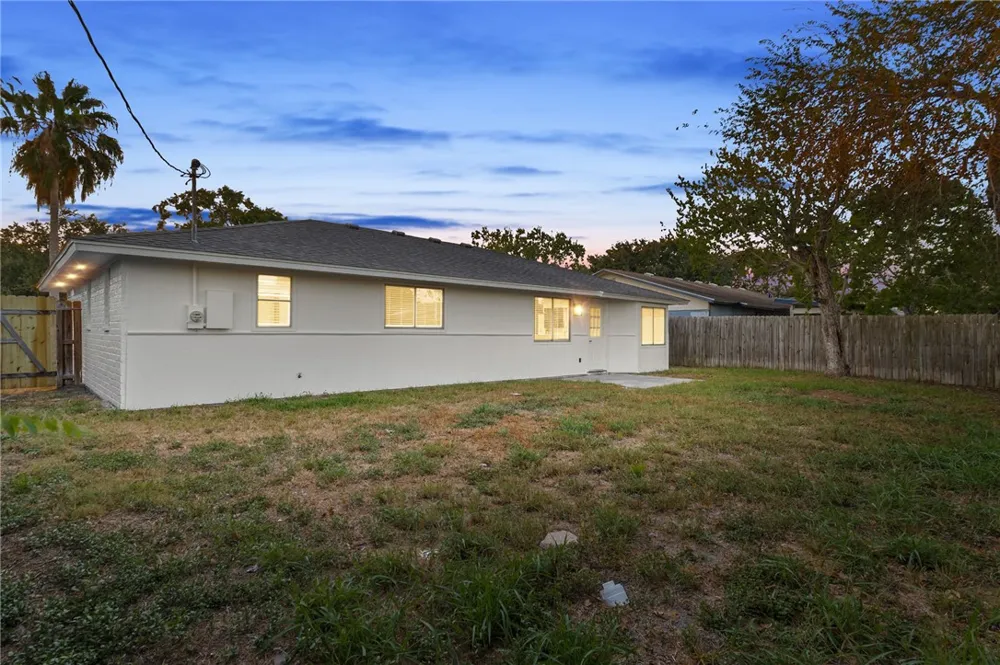 5718 Crestgrove Drive Corpus Christi, TX 78415