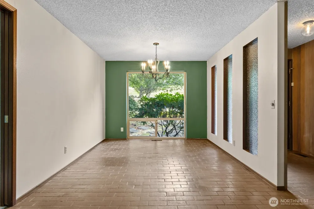 3322 102nd Avenue NE Bellevue, WA 98004