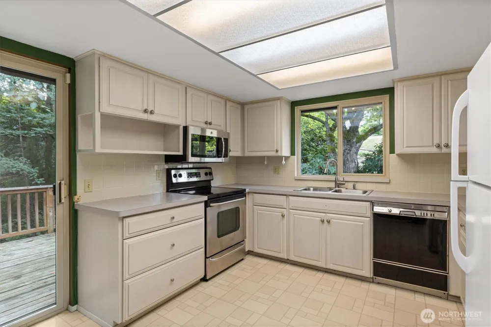3322 102nd Avenue NE Bellevue, WA 98004