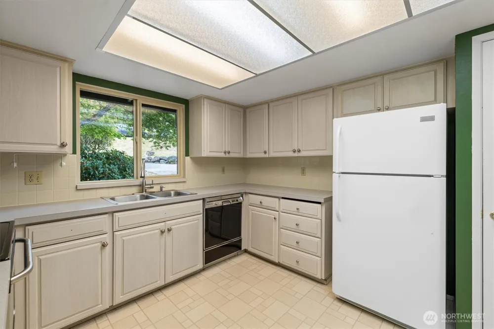 3322 102nd Avenue NE Bellevue, WA 98004