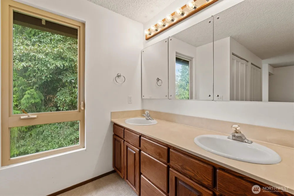 3322 102nd Avenue NE Bellevue, WA 98004
