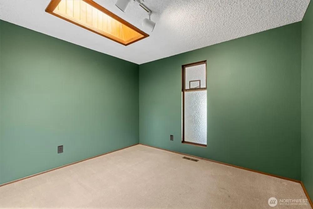 3322 102nd Avenue NE Bellevue, WA 98004