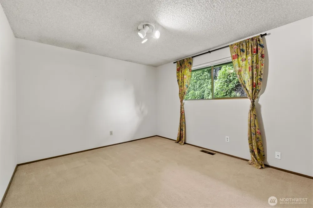 3322 102nd Avenue NE Bellevue, WA 98004