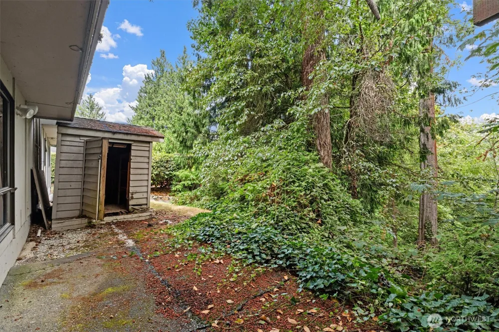 3322 102nd Avenue NE Bellevue, WA 98004