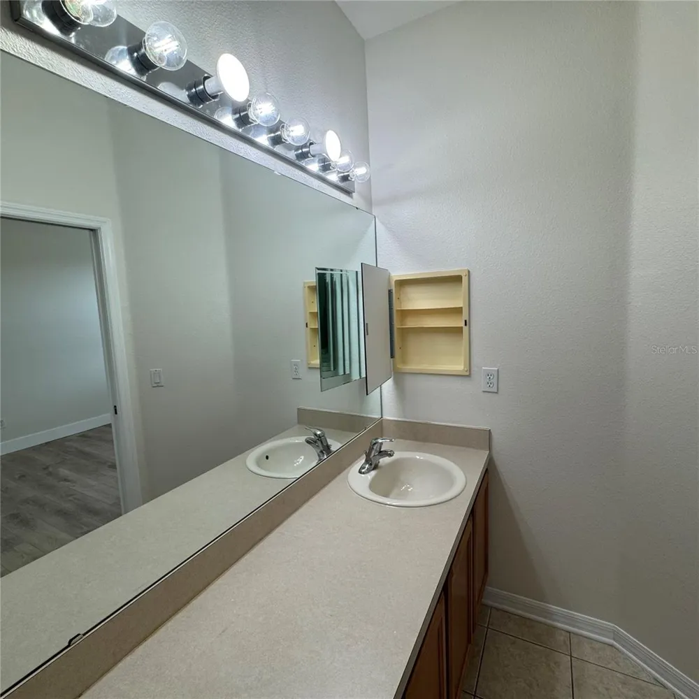 10328 MANDERLEY WAY #112 Orlando, FL 32829