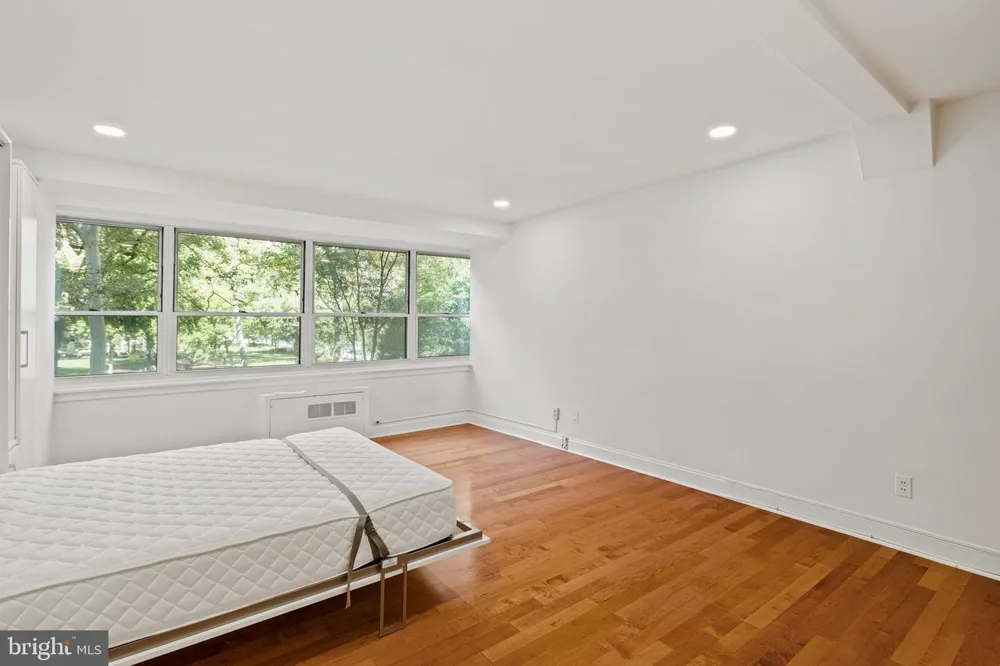 1810 RITTENHOUSE SQUARE #313 Philadelphia, PA 19103