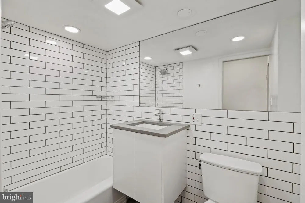 1810 RITTENHOUSE SQUARE #313 Philadelphia, PA 19103