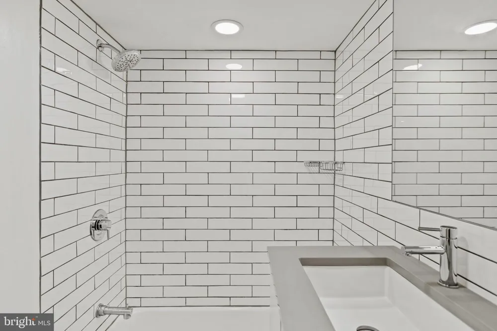 1810 RITTENHOUSE SQUARE #313 Philadelphia, PA 19103
