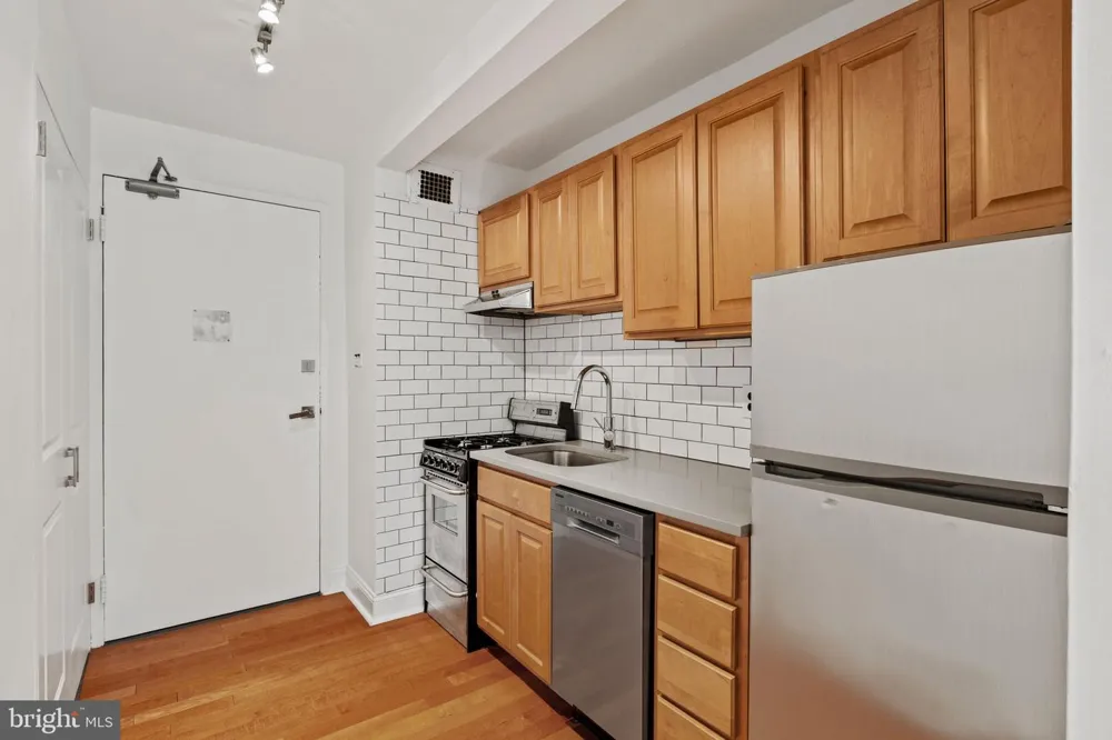 1810 RITTENHOUSE SQUARE #313 Philadelphia, PA 19103