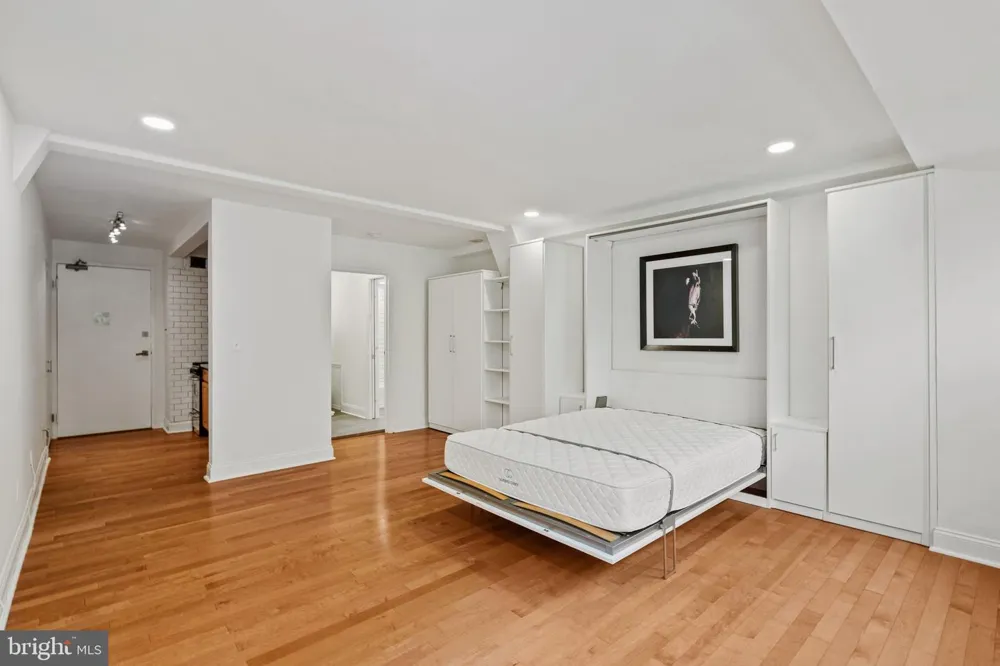 1810 RITTENHOUSE SQUARE #313 Philadelphia, PA 19103
