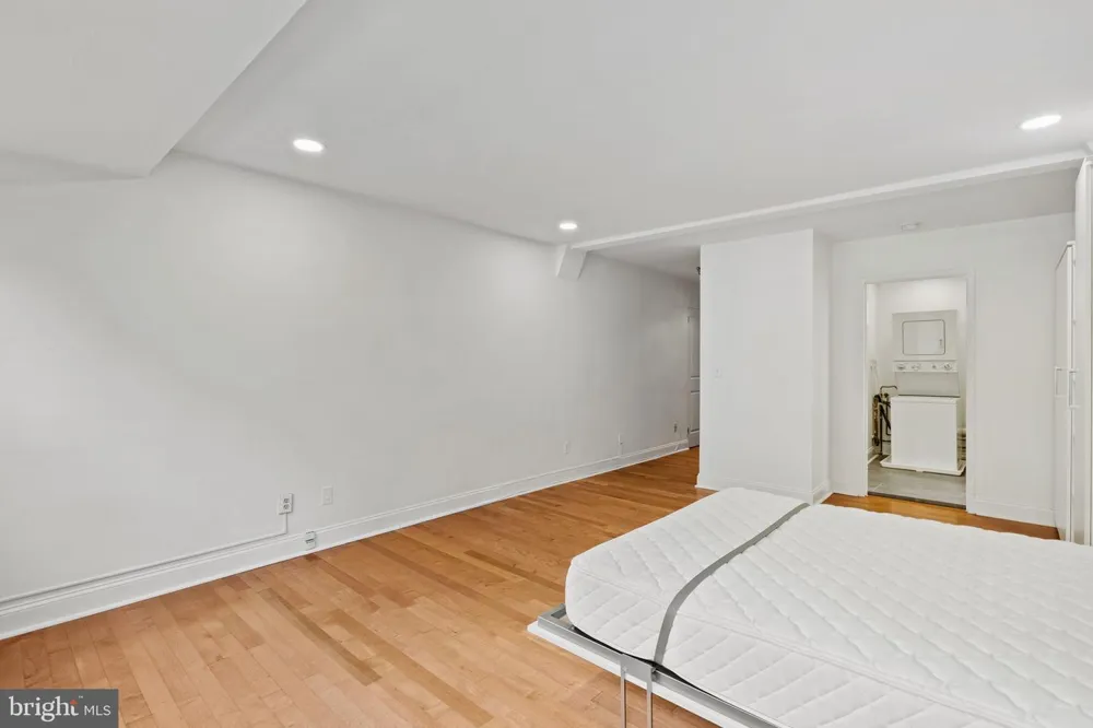 1810 RITTENHOUSE SQUARE #313 Philadelphia, PA 19103