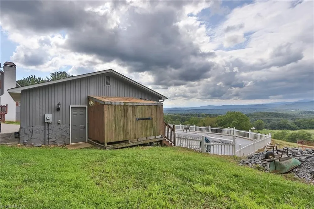 3459 Billings Hill Church Road Traphill, NC 28685