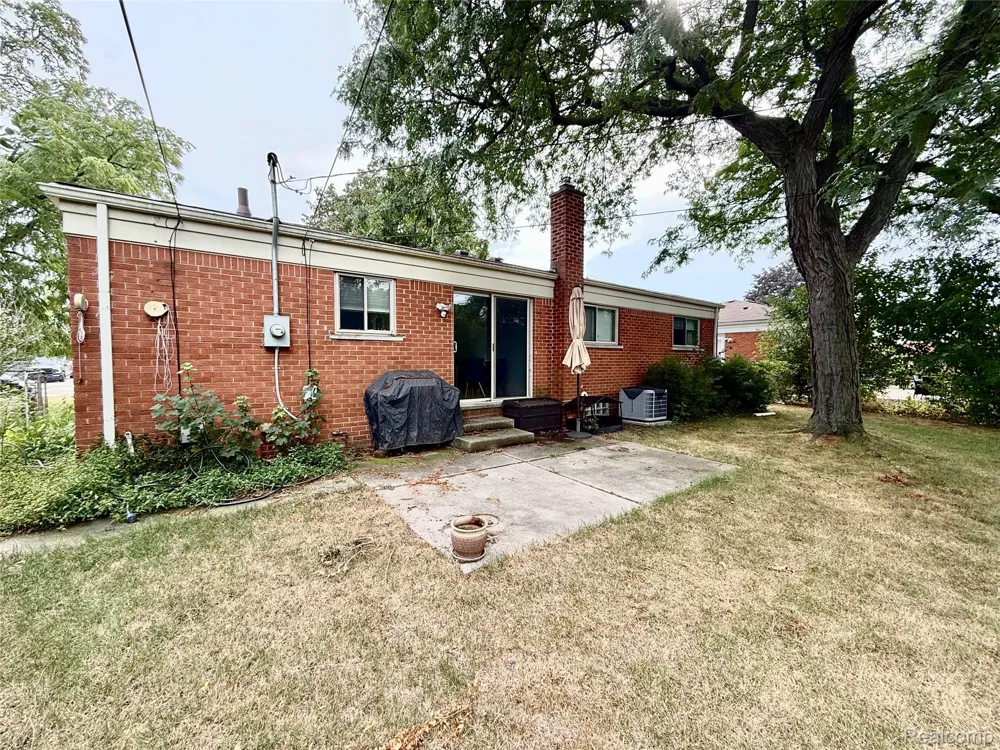 2857 Sherbourne Drive Troy City, MI 48083