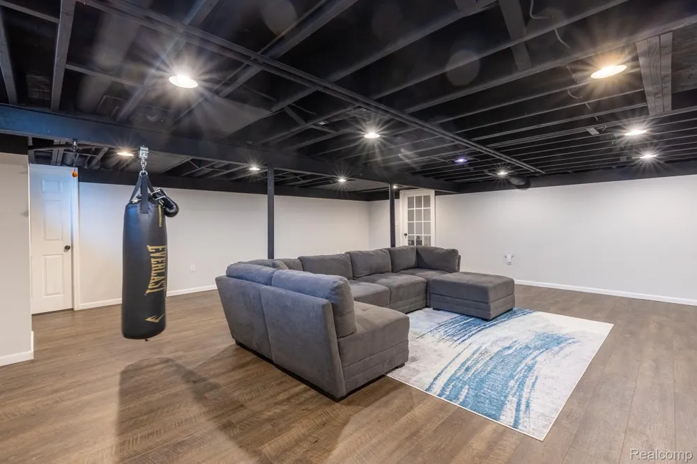 2857 Sherbourne Drive Troy City, MI 48083