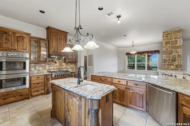 401 LORNE RD Canyon Lake, TX 78133