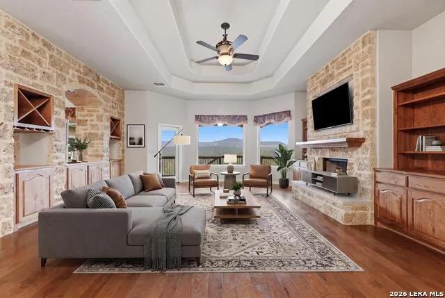 401 LORNE RD Canyon Lake, TX 78133
