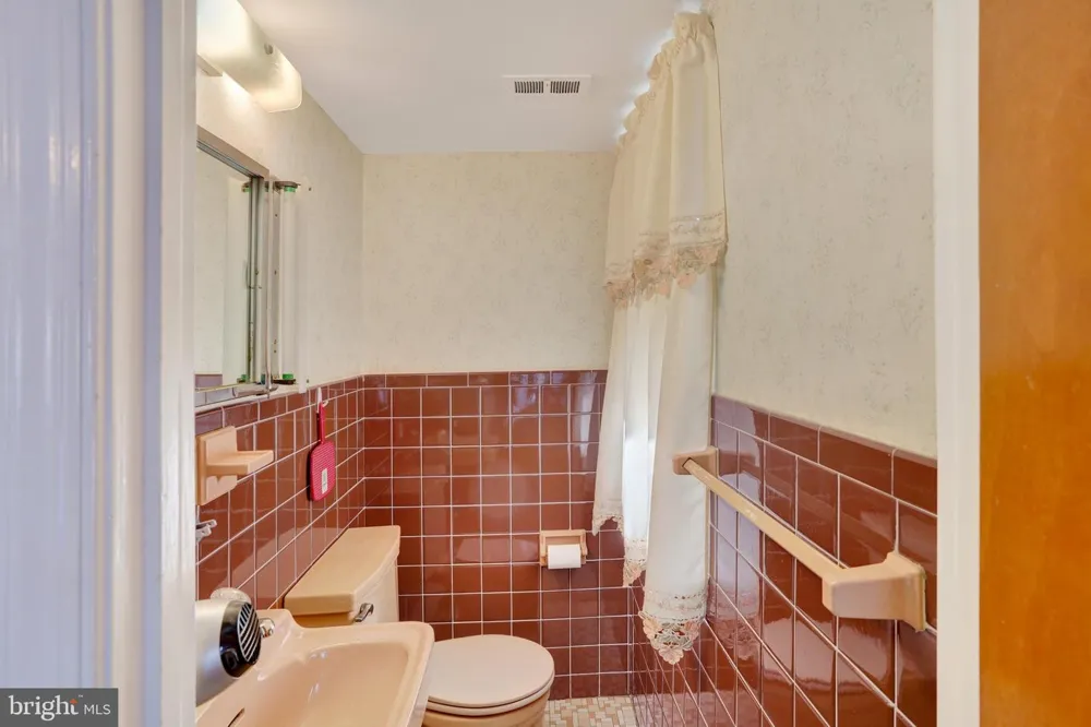 1243 STANWOOD STREET Philadelphia, PA 19111