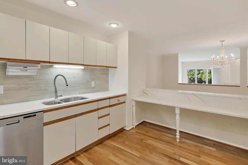 1987 LAKEPORT WAY Reston, VA 20191