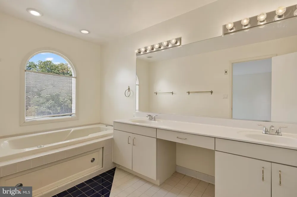 1987 LAKEPORT WAY Reston, VA 20191